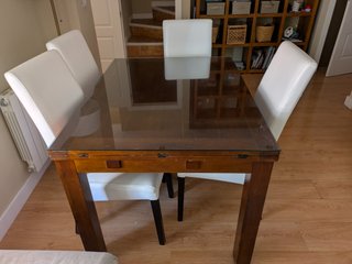 Mesa Banak madera y 4 sillas extensible.