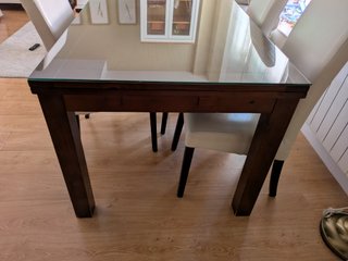 Mesa Banak madera y 4 sillas extensible.