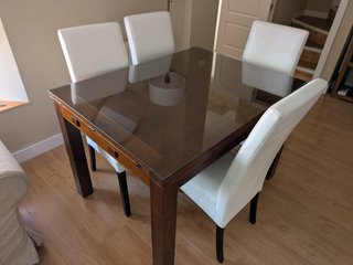 Mesa Banak madera y 4 sillas extensible.