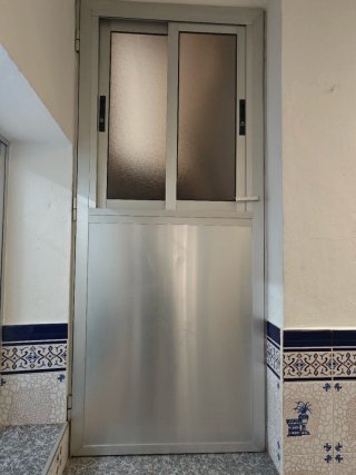 Puerta de aluminio