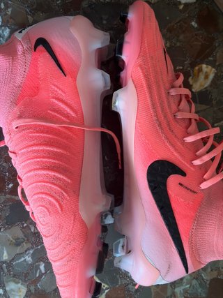 Botas de fútbol Nike rosas