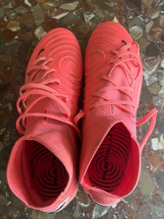 Botas de fútbol Nike rosas