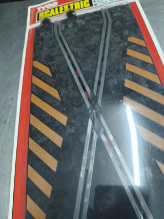 Scalextric cambio de carril cruce pista negra