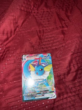 Carta Pokémon Vaporeon VMAX