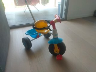 Triciclo infantil Feber con empujador