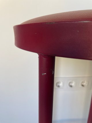 Taburete alto rojo