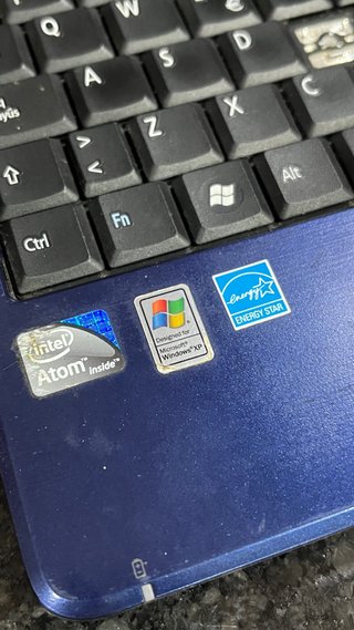 Mini portátil Acer azul y plateado