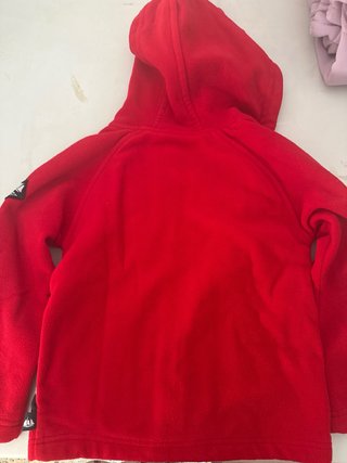 Chaqueta HUBLOT roja con capucha