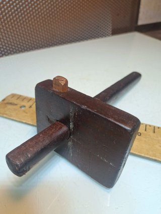 Gramil antiguo de madera