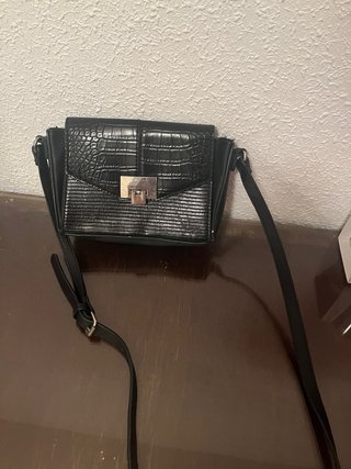Bolso pequeño negro con textura