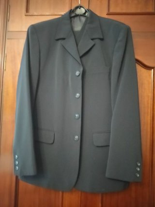 Traje chaqueta gris con chaleco