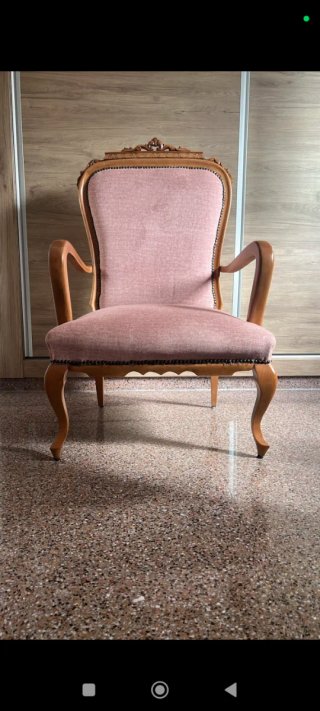 Sillones antiguos tapizados rosa y madera
