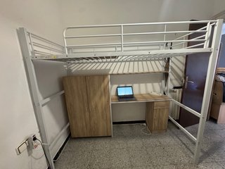 Litera Nigfei con mesa y armario