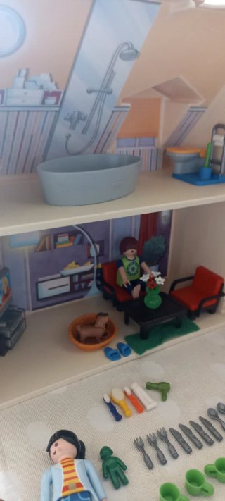 Casa Playmobil con figuras y accesorios