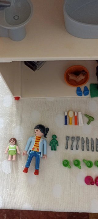 Casa Playmobil con figuras y accesorios