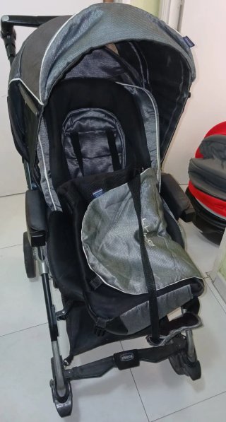 Silla de coche Chicco roja y gris
