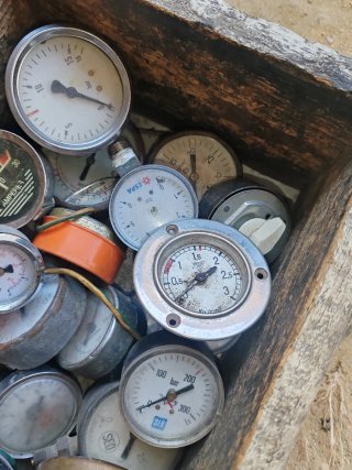 Caja de medidores y manómetros