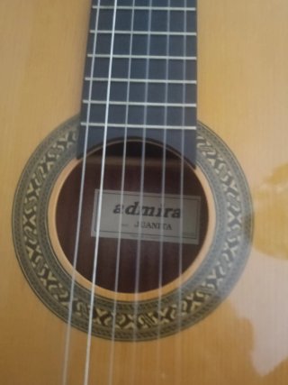 Guitarra española con funda y libro curso práctio