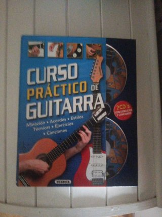 Guitarra española con funda y libro curso práctio
