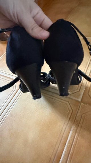 Sandalias tacón negras tiras