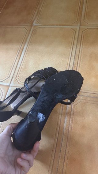 Sandalias tacón negras tiras