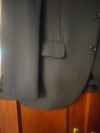 Traje chaqueta y chaleco gris con rallas
