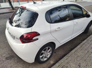 Peugeot 208 2016
