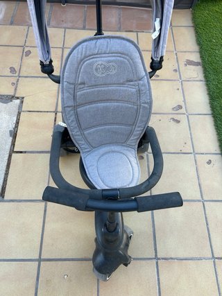 Triciclo Kikkaboo evolutivo en buen estaso