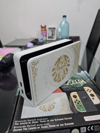 Nintendo Switch OLED Zelda Tears of the Kingdom