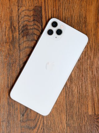 iPhone 11 Pro Max 64GB Plata / Funciona con iOS27