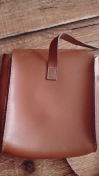 Bolso de hombro de cuero marrón