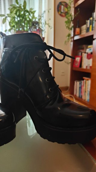 Botines negros con plataforma y tacón