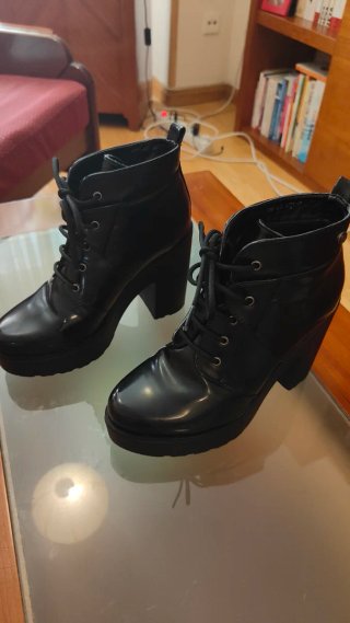 Botines negros con plataforma y tacón