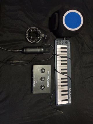 Kit Grabación M-Audio: Micrófono, Teclado, Interfa