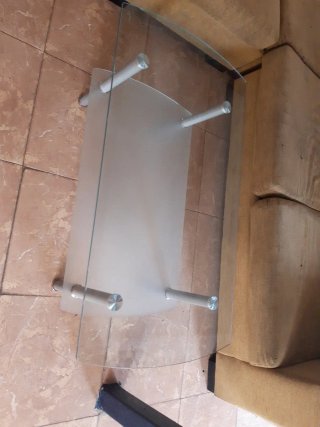 Mesa auxiliar cristal y metal