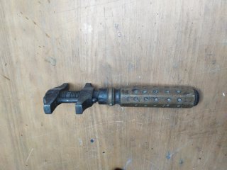 Llave inglesa antigua