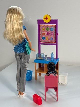 Barbie Insegnante con Alunna e Materiale Scolastico