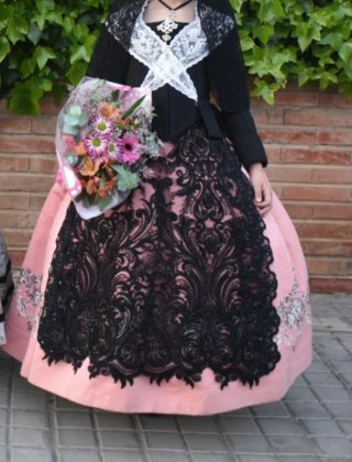 Precioso vestido regional 4-6 años.