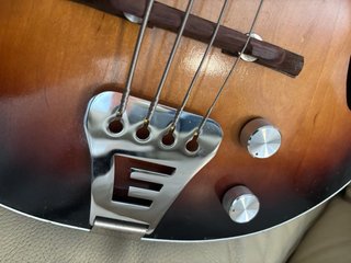 Bajo Eléctrico Egmond Vintage