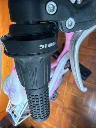 Bicicleta infantil rosa casi nueva