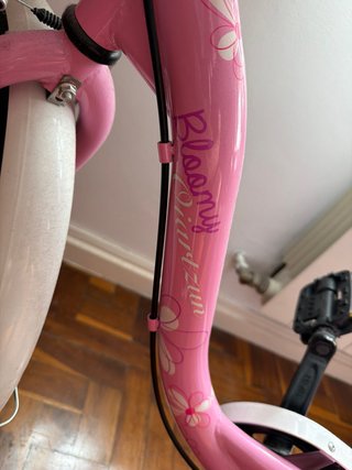 Bicicleta infantil rosa casi nueva