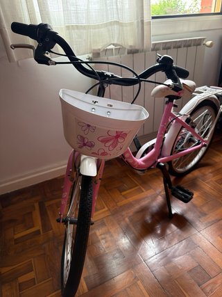 Bicicleta infantil rosa casi nueva