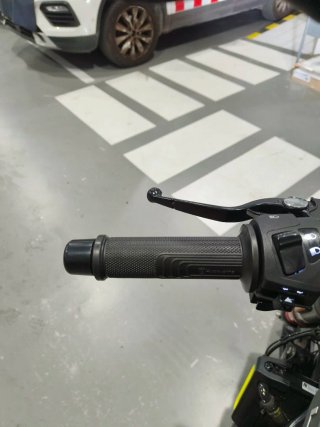 Husqvarna Svartpilen 401 Negra/Marrón