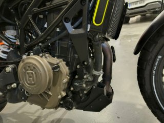 Husqvarna Svartpilen 401 Negra/Marrón