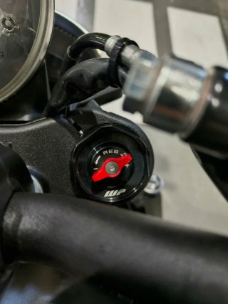 Husqvarna Svartpilen 401 Negra/Marrón