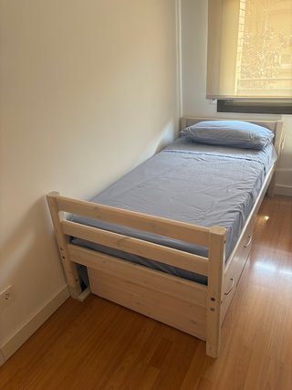 Cama individual de madera de 2 metros. Marca flexa