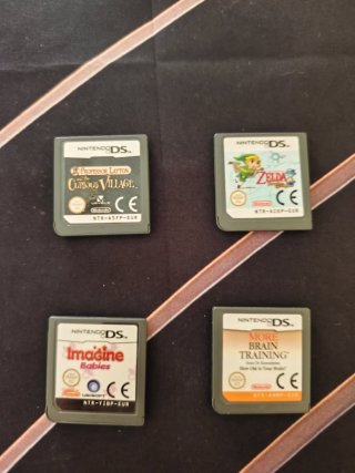 Nintendo DS Lite Blanca + Cargador y 4 Juegos
