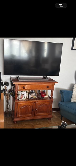 Mueble de madera marrón Madera maciza