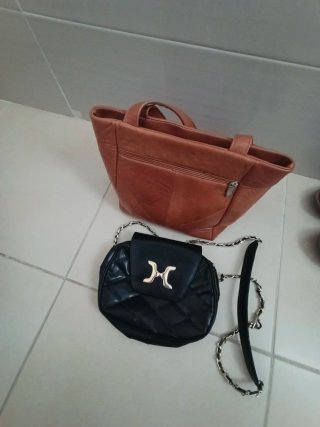 Lote de 2 bolsos: marrón y negro. Marrón sin usar