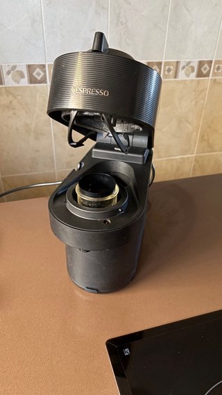 Cafetera Nespresso Vertuo Negra